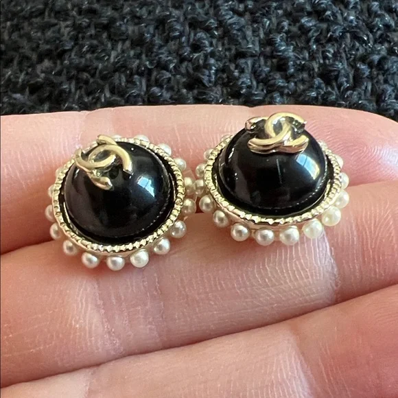 CHANEL Black and Silver Stud Earrings - Picture 5 of 8